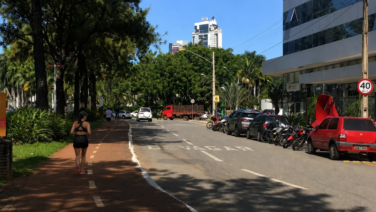 Bicicleta Sem Freio rooftop na Ricardo Paranhos Edifício em Goiânia instala mural de 240 metros a 105 metros de altura; veja fotos