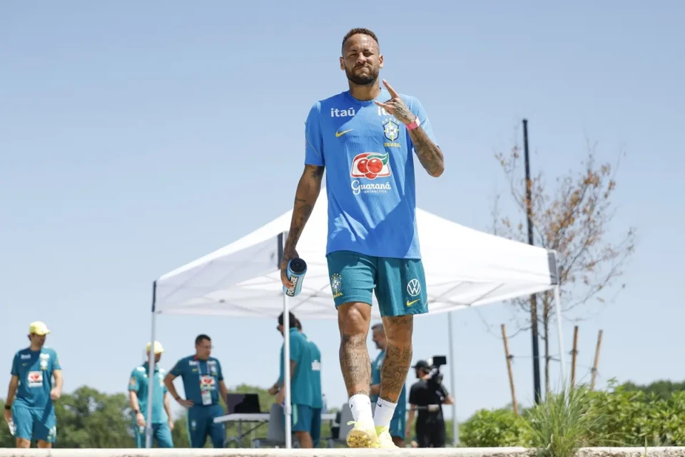 Neymar em treino da seleção brasileira