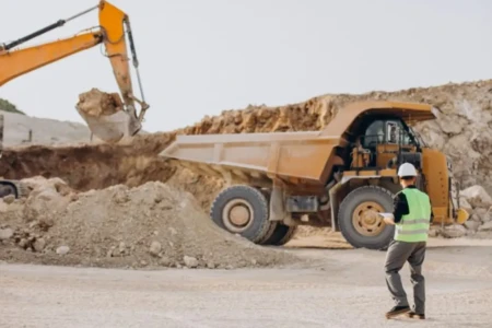 TRT-GO mantém condenação de empresa que obrigava funcionário a andar 1 km para ir ao banheiro