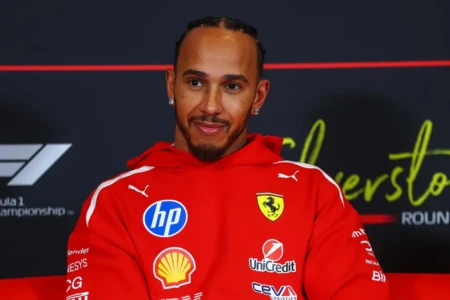 Hamilton irá permanecer na Ferrari até 2027