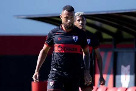 Gustavo Coutinho é artilheiro do Atlético na Série B, com 8 gols