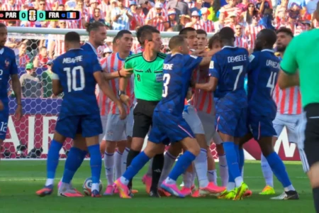 Agora: Paraguai impõe 'modo Libertadores' e segura França no 1º tempo (Foto: Reprodução)