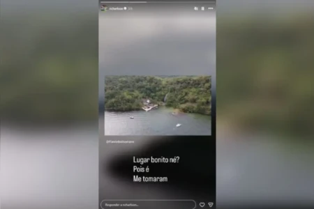 Richarlison marca Flávio Bolsonaro nas redes e volta a cobrar posse de mansão milionária