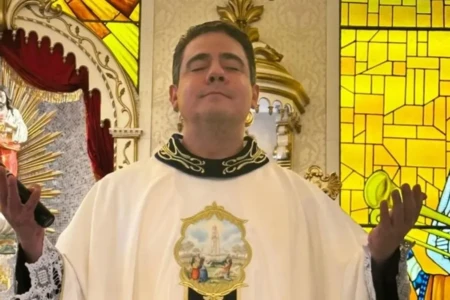 Padre Robson diz que 'tormentas' e 'inveja' o tiraram de Trindade