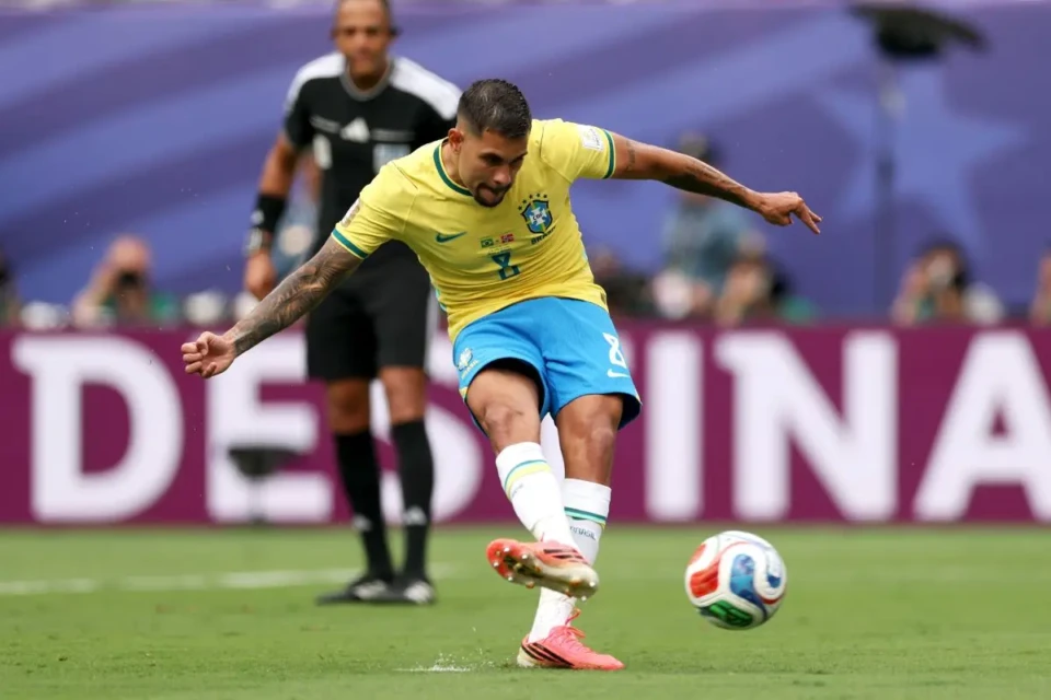 Bruno Guimarães só havia batido três pênaltis na carreira antes de perder contra Noruega (Foto: Fifa)