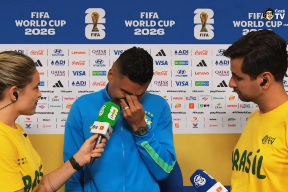 Casemiro chora após eliminação: 'só quero estar com minha família' (Foto: Reprodução)