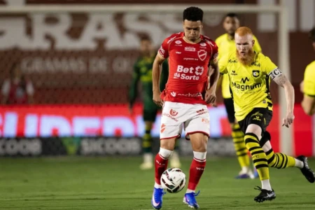 Marquinhos Gabriel em jogo do Vila Nova