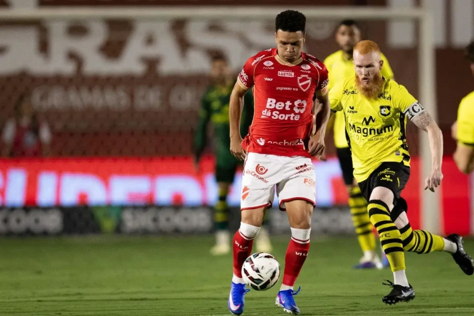 Marquinhos Gabriel em jogo do Vila Nova