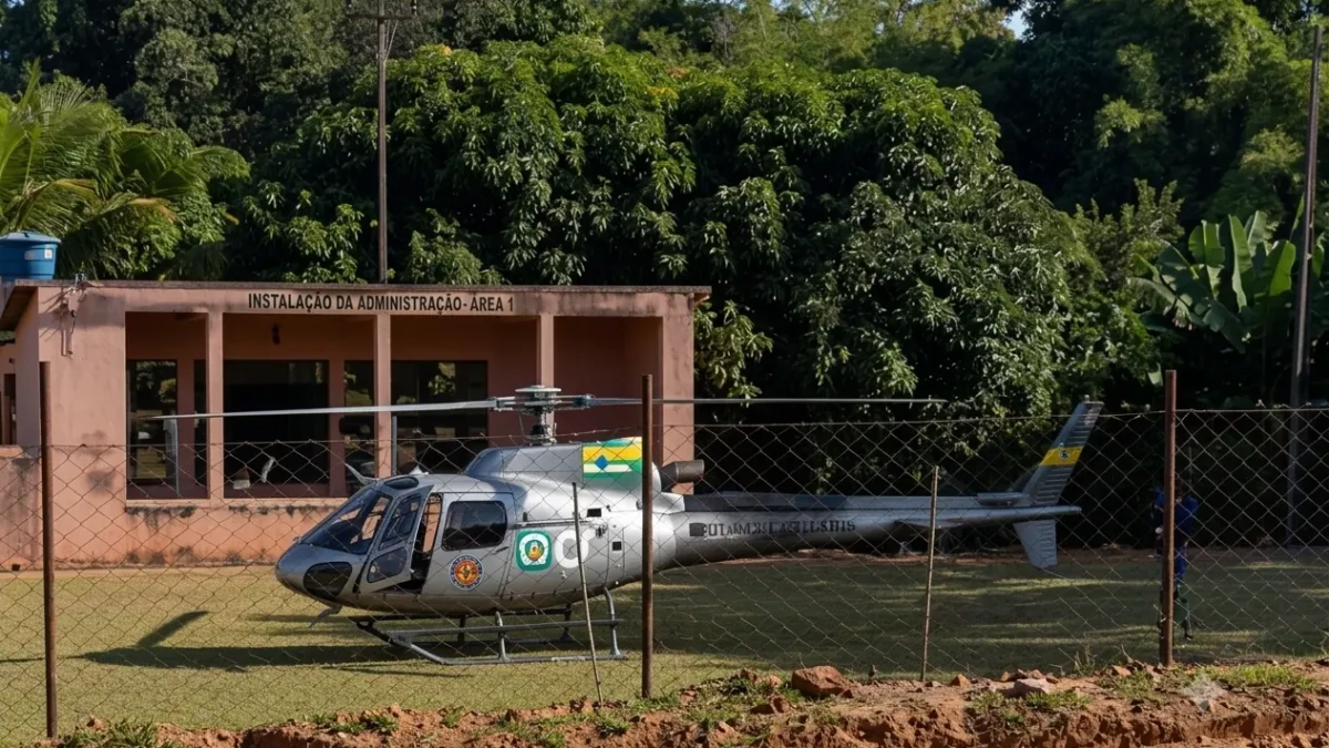 Irmãos foram resgatados por helicoptero dos bombeiros após afogamento em espaço de festas de Aparecida de Goiânia