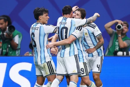 Messi comemora gol pela Argentina