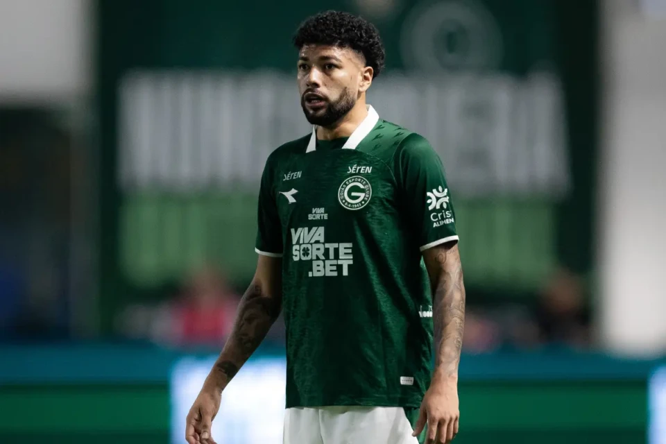 Goiás perde Filipe Machado, mas pode ganhar reforço para confronto contra o CRB