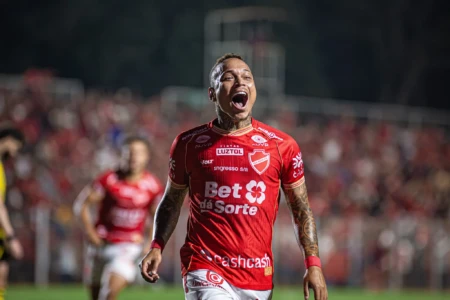 Janderson em jogo do Vila Nova