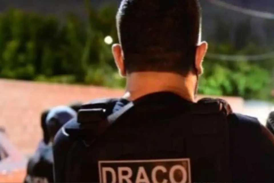 Policial civil da Draco - (Foto: reprodução)