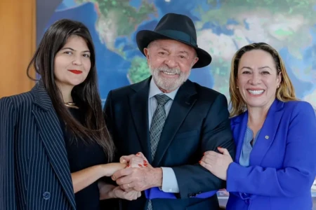Lula demonstra interesse em chapa majoritária com Adriana e Aava em Goiás