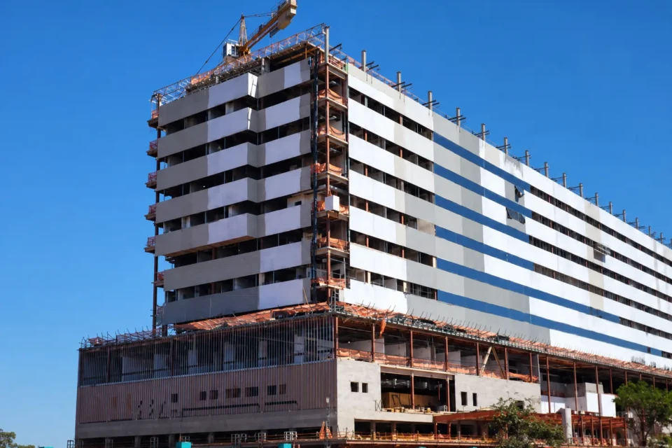 Complexo hospitalar que abrigará o novo Hospital Estadual de Urgências de Goiânia (Hugo) terá mais de 500 leitos, centro cirúrgico ampliado e estrutura voltada ao atendimento de urgência, emergência e alta complexidade. Crédito da foto: Secretaria de Estado da Saúde de Goiás (SES-GO).