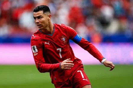 Cristiano Ronaldo faz post enigmático com poucas palavras após Copa