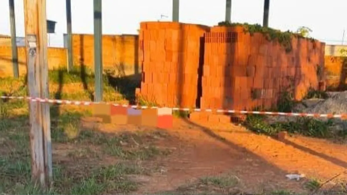 Pai de ex-presidente da Câmara de Aragoiânia é morto a tiros em Aparecida 2 Galpão onde crime ocorreu - (Foto: reprodução/PM)