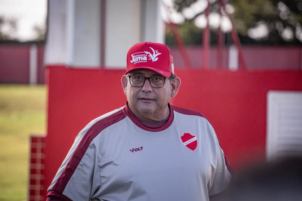 Guto Ferreira em treino do Vila Nova