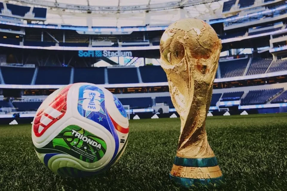 Troféu e bola da Copa do Mundo. Foto: Divulgação