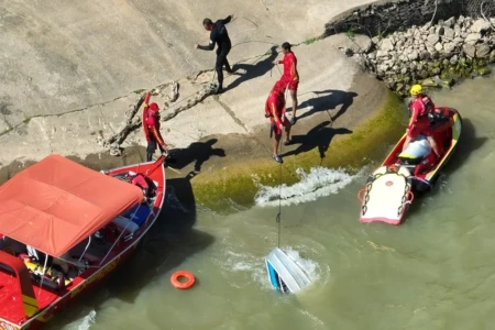 Bombeiros impedem que barco com excesso de peso afunde no Rio Araguaia