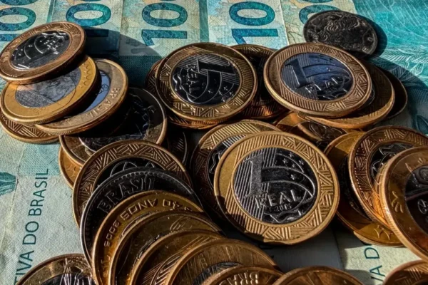 Inflação usada para corrigir salários acumula 4,33% em 12 meses