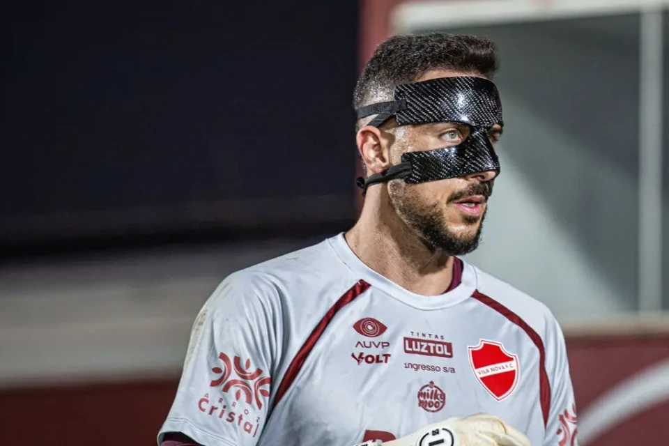 Goleiro Helton Leite, do Vila Nova (Foto: Divulgação)