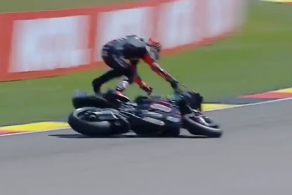 Vídeo: veja queda grave de Bezzecchi na MotoGP (Foto: Reprodução)