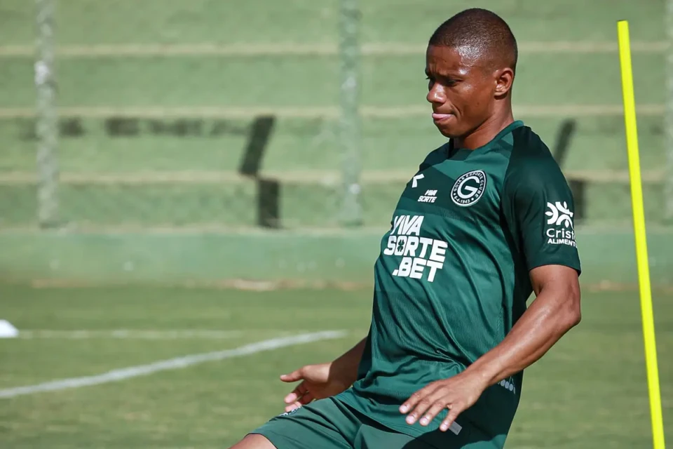 Juninho em treino pelo Goiás