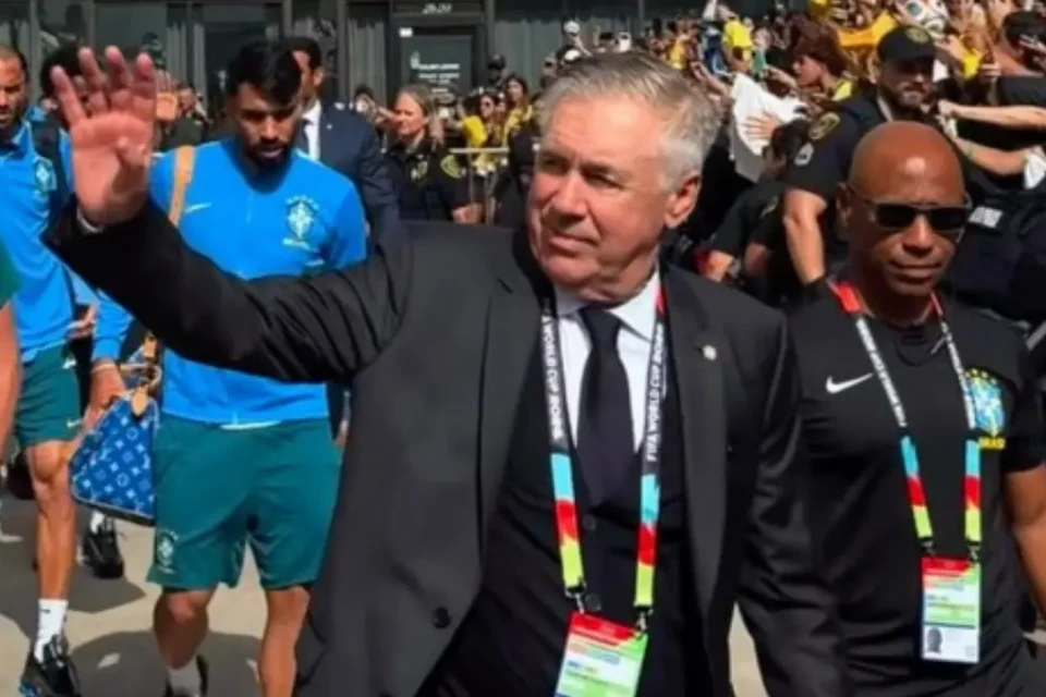 Jornal alemão divulga anotações de Ancelotti sobre jogadores da Noruega (Foto: Divulgação)