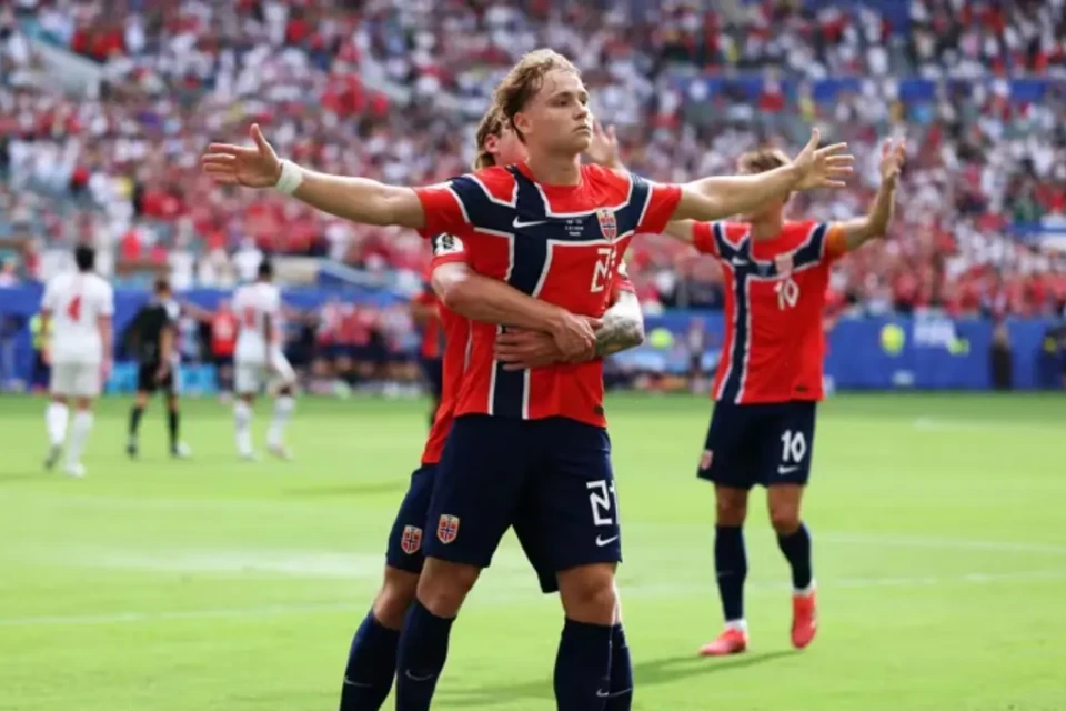 Agora: Noruega abre placar com golaço contra Inglaterra (Foto: Fifa)