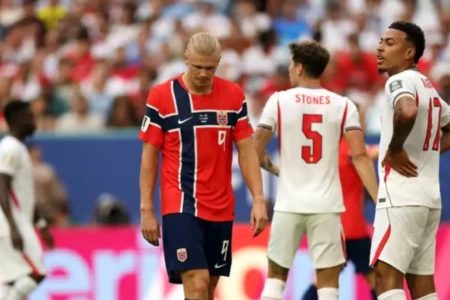 Para surpresa geral, técnico da Noruega tira Haaland do jogo (Foto: Fifa)