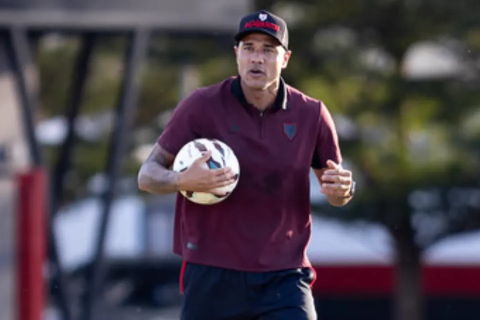 Treinador fará sua primeira partida no comando atleticano (Foto: Raphael Teixeira)