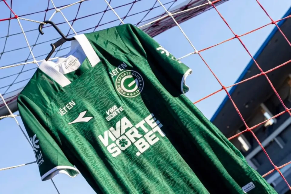 Goiás encara o CRB em Maceió para seguir na briga pelos primeiros lugares