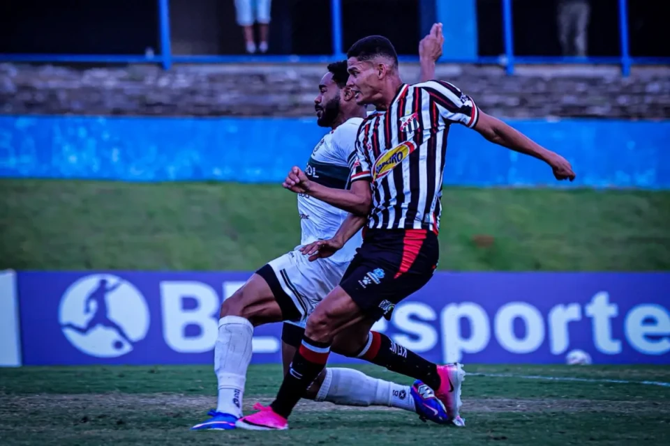 Anápolis desperdiça oportunidades, é derrotado pelo Maringá e continua na última colocação