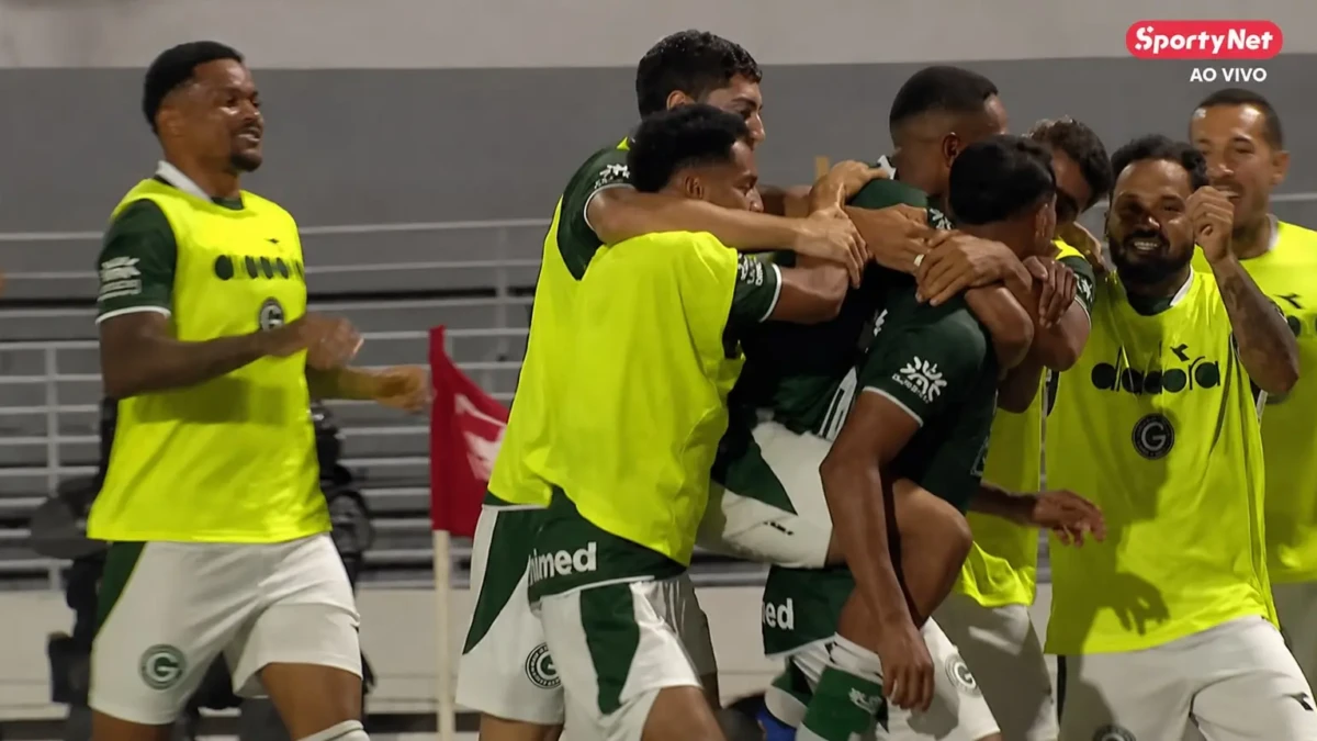Mesmo pressionado no início, Goiás aproveita as oportunidades e vai para o intervalo com boa vantagem sobre o CRB