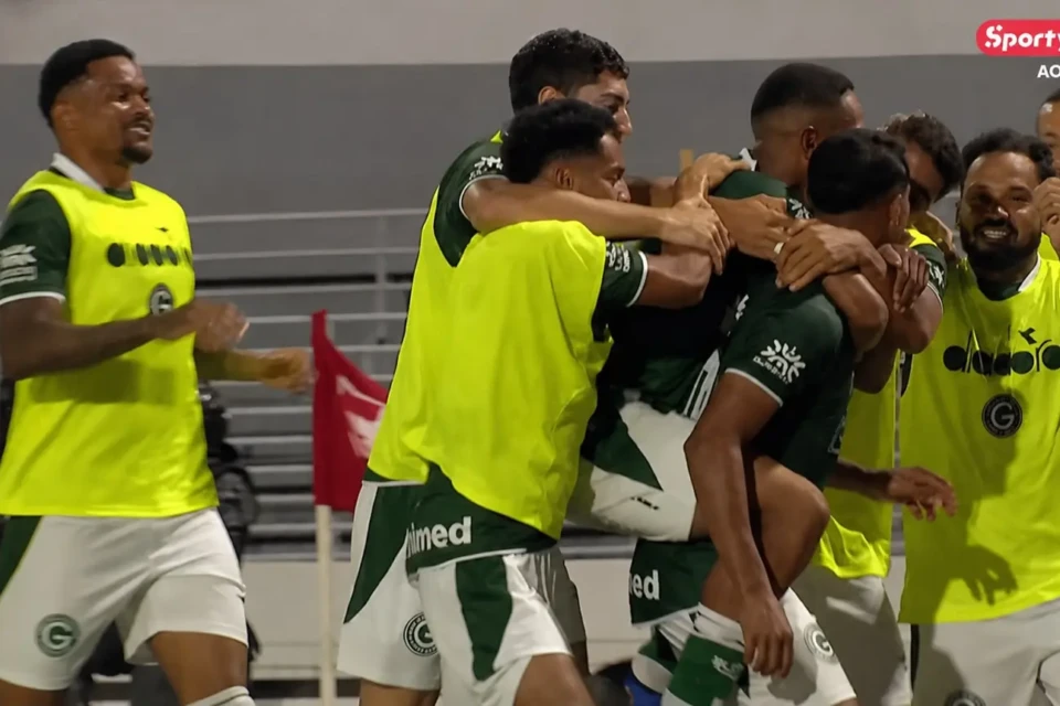 Mesmo pressionado no início, Goiás aproveita as oportunidades e vai para o intervalo com boa vantagem sobre o CRB