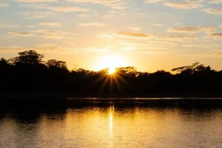 Temporada do Araguaia deve atrair 1 milhão de turistas; dermatologista orienta sobre cuidados com a pele