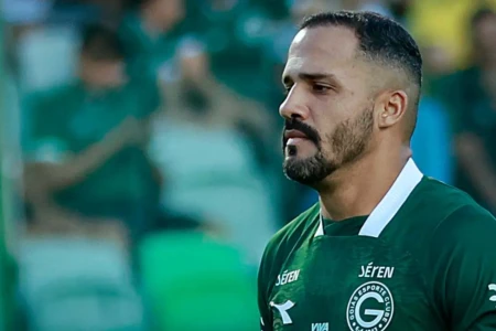 Anselmo Ramon alterna entre banco e time titular no Goiás; veja os números