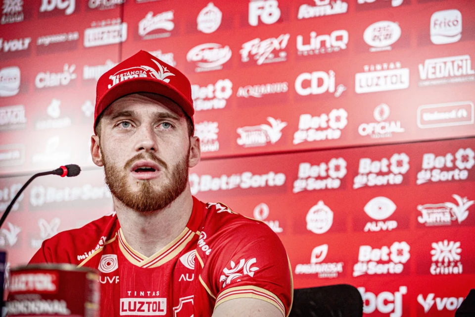 Breno Bora apresentação no Vila Nova