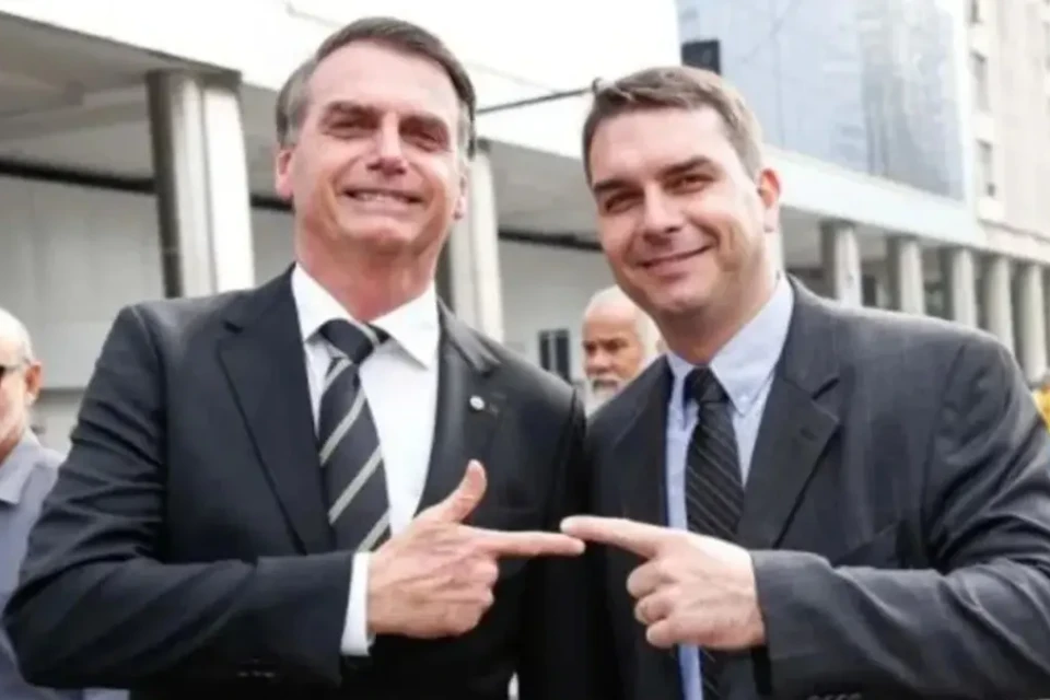OAB pede que Moraes libere visitas de Flávio a Bolsonaro como advogado