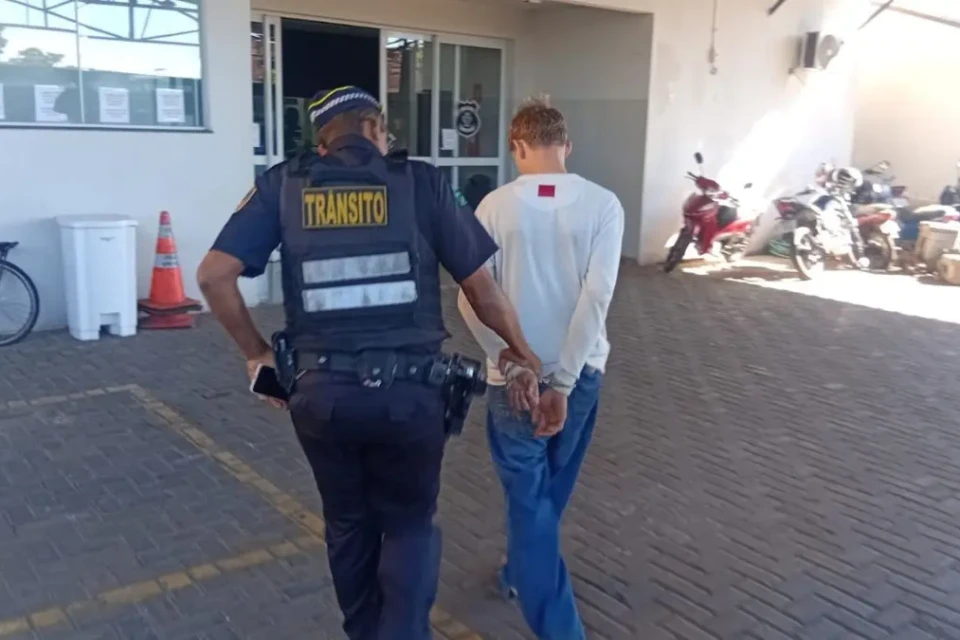 Adolescente é apreendido fazendo manobras perigosas em moto, em Goiânia (Foto: GCM)