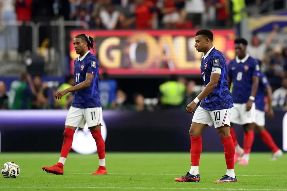Com jogo perto do fim, França ainda não acertou chute a gol (Foto: Fifa)