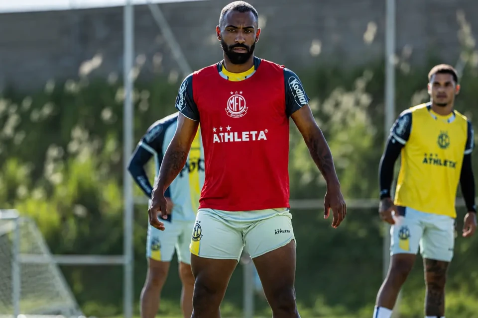 Everton Galdino novo reforço do Vila Nova