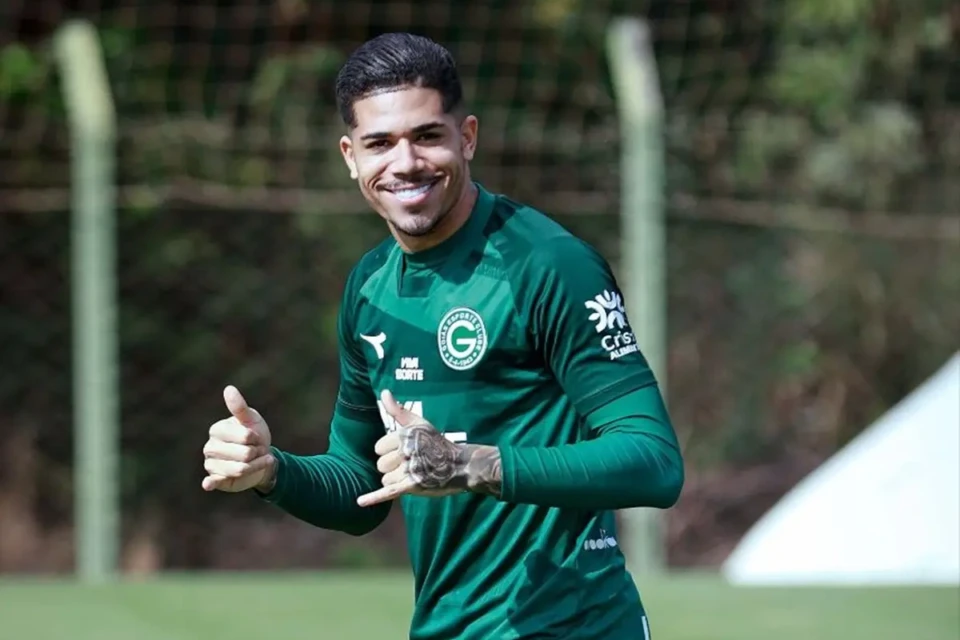 Diego Caito em treino do Goiás