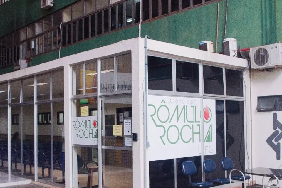 Laboratório Rômulo Rocha passa a oferecer 291 tipos de exames para pacientes do SUS (Foto: UFG)