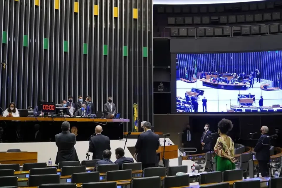 Dino intima partidos a explicar controle de emendas parlamentares