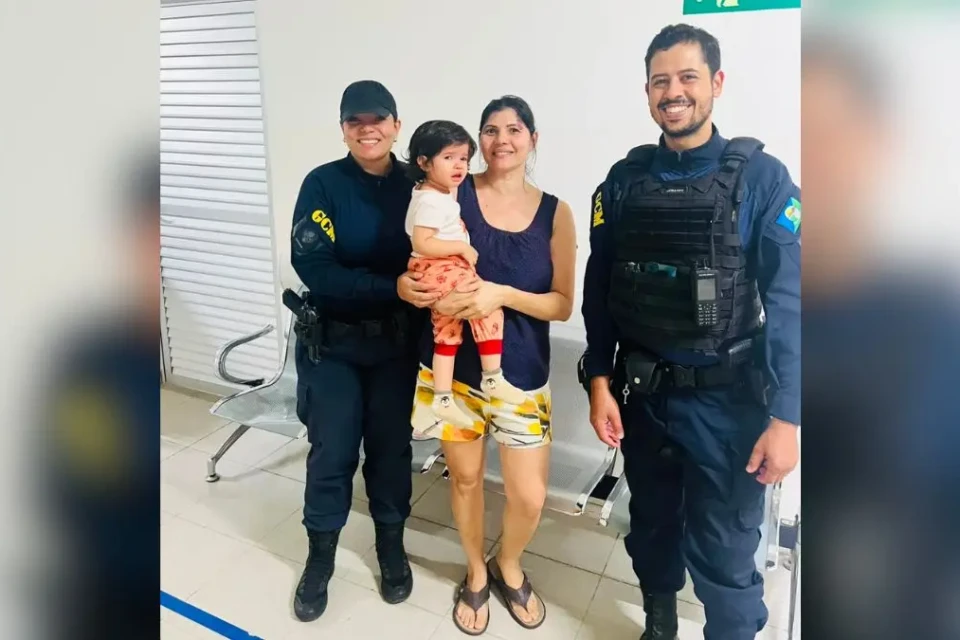 GCMs socorrem criança engasgada em Senador Canedo