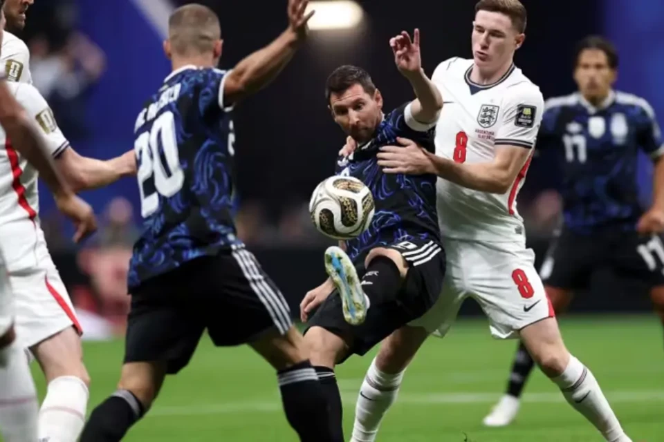 Inglaterra acelera e Argentina cadencia 1º tempo tenso na semifinal (Foto: Fifa)