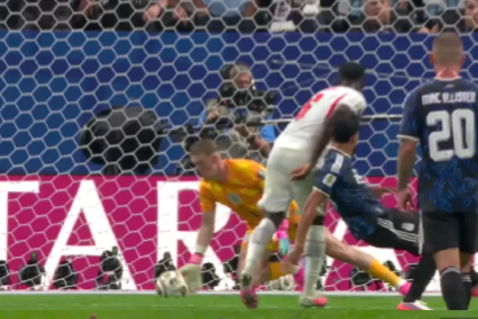 Goleiro da Inglaterra faz defesa milagrosa contra Argentina; veja foto