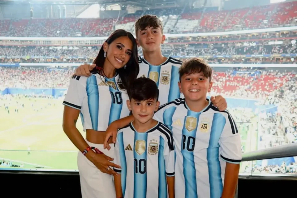 Mulher de Messi celebra virada da Argentina contra Inglaterra: 'Graças a Deus' (Foto: Instagram)